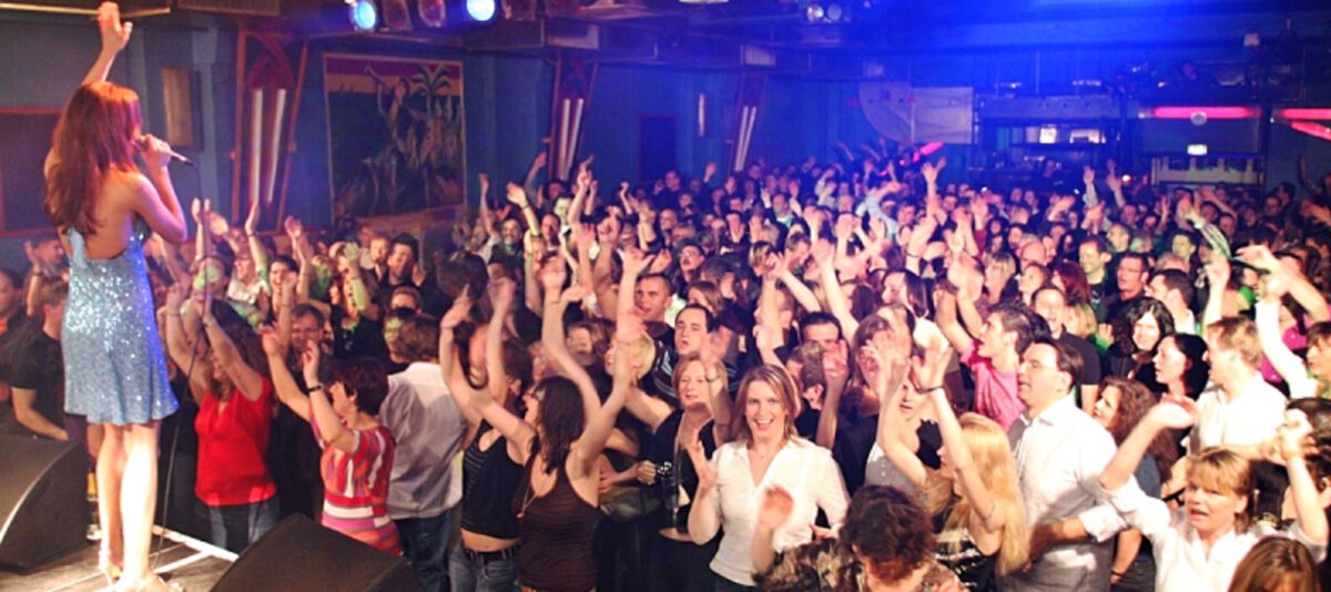 Hot-Stuff-Partyband-Liveband